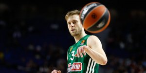Ο Νέιτ Ουόλτερς με τη φανέλα του Παναθηναϊκού