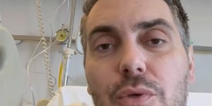 Ο Μιχάλης Χατζηγιάννης στο νοσοκομείο