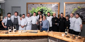 Οι chefs που εμπνεύστηκαν από τα κρασιά Boutari και δημιούργησαν τις δικές τους γαστρονομικές προτάσεις με τη Διευθύντρια του Οινοποιείου Μπουτάρη κα. Καλλιόπη Πιπέρη και τον οινολόγο της Οινοποιίας Μπουτάρη κον. Γιάννη Βογιατζή 