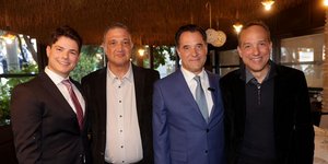 Ο Άδωνις Γεωργιάδης με τους αδελφούς του, Λεωνίδα και  Αλέξανδρο και τον ανιψιό του, Φοίβο