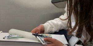 Η AEGEAN στηρίζει το έργο ΜΚΟ και προσφέρει Πασχαλινές λαμπάδες στους μικρούς επιβάτες της εν όψει των εορτασμών του Πάσχα