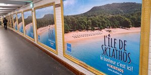 Οι ομορφιές της Σκιάθου στο μετρό του Παρισιού