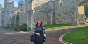 Η Ανδριάνα Μανέττα, η οποία εργάζεται ως γλωσσολόγος-επικοινωνιολόγος στη βασιλική οικογένεια της Βρετανίας