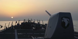 Το αντιτορπιλικό κατευθυνόμενων πυραύλων κλάσης Arleigh Burke USS Milius (DDG 69) πραγματοποιεί μια συνηθισμένη διέλευση από τα Στενά της Ταϊβάν την Κυριακή 