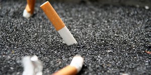 Πορτογαλία: Ακτιβιστές μάζεψαν 650.000 αποτσίγαρα και τα στοίβαξαν σε πλατεία της Λισαβόνας