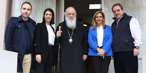 Επίσκεψη του Αρχιεπίσκοπου Ιερώνυμου σε δομή στο Χαλάνδρι