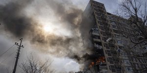 Κατεστραμμένο κτίριο στην πόλη Αβντιίβκα της Ουκρανίας/ Φωτογραφία αρχείου: AP Photos