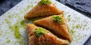 Λαχταριστά κομμάτια μπακλαβά με φιστίκι