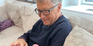 Ο Μπιλ Γκέιτς αγκαλιά με την εγγονή του