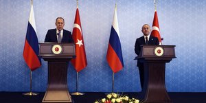 Συνέντευξη Τύπου Μεβλούτ Τσαβούσογλου και Σεργκέι Λαβρόφ/ Φωτογραφία: AP Photo/Burhan Ozbilici