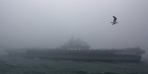 H Κίνα έστειλε αεροπλανοφόρο και πολεμικά πλοία κοντά στην Ταϊβάν 