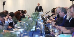 Νίκος Δένδιας τραπεζι