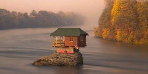 Drina river house: Ενα απίστευτο σπίτι στη μέση του ποταμού Δρίνου