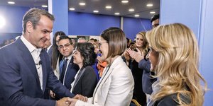 Εκλογές 2023, ο Κυριάκος Μητσοτάκης με τις υποψήφιες στο Επικρατείας της ΝΔ και την επικεφαλής Ειρήνη Αγαπηδάκη