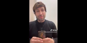 Ο Κωνσταντίνος Εμμανουήλ εγκαταλείπει τα εγκόσμια και πάει στο Άγιο Όρος