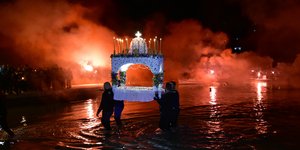 Επιτάφιος τη Μεγάλη Παρασκευή