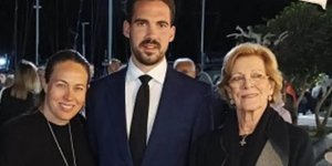 Διακοπές στη Μήλο για Φίλιππος Γλύξμπουργκ Νίνα Φλορ