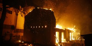 Φωτιά σε σπίτι στο Μάτι