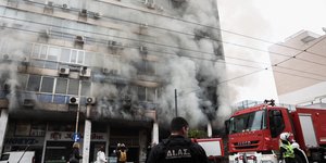 Φωτιά σε κατάστημα στον Πειραιά/ Φωτογραφία: Eurokinissi