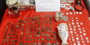 Εκρυβε αρχαία νομίσματα σε αμφορέα