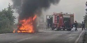 Ρέθυμνο: Όχημα τυλίχθηκε στις φλόγες σε δρόμο κοντά στο Αμπελάκι