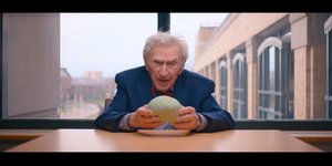 Ο γηραιότερος γιατρός του κόσμου δίνει 5 συμβουλές για μια υγιή