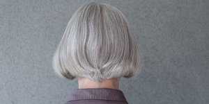Οι επιστήμονες μπορεί να ανακάλυψαν γιατί τα μαλλιά γκριζάρουν