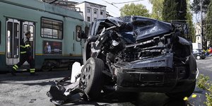 Το αυτοκίνητο του Ιμόμπιλε μετά τη σύγκρουση με τραμ