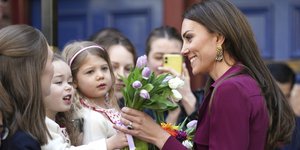 Η Κέιτ Μίντλετον μαζί με μικρά παιδιά