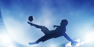 Ποδοσφαιριστής κλωτσάει μπάλα