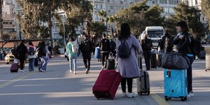 κοριτσια με βαλίτσες