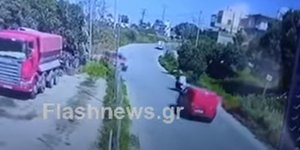 Σοκαριστικό βίντεο από την παράσυρση και εγκατάλειψη διανομέα στην Κρήτη