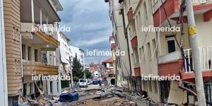 Ζημιές από το σεισμό σε σπίτια στην Τουρκία 