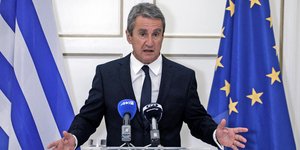 Ανδρέας Λοβέρδος σημαιες