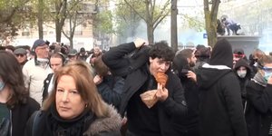 Τεσταροντας τα καλύτερα κρουασάν του Παρισιού εν μέσω ταραχών