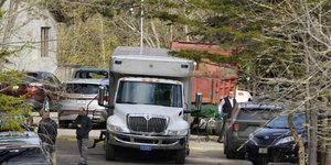 Αστυνομικές δυνάμεις στο σημείο του εγκλήματος, στην πόλη Μπόουντεν της πολιτείας Μέιν στις ΗΠΑ/ AP Photos