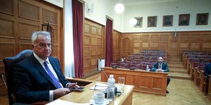 Ο Μάκης Βορίδης σε αίθουσα της Βουλής