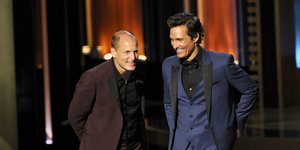 Οι ηθοποιοί Γούντι Χάρελσον και Μάθιου ΜακΚόναχι μπορεί και να είναι αδέρφια