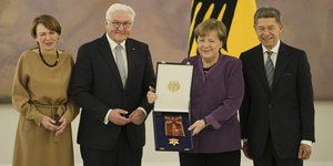 Η πρώην καγκελάριος της Γερμανίας, Άνγκελα Μέρκελ τιμήθηκε με τον Μεγαλόσταυρο του Τάγματος της Αξίας/ AP Photo, Markus Schreiber