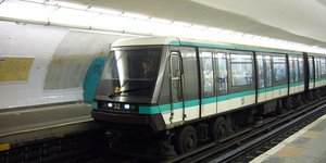 Συρμός του μετρό στο Παρίσι 