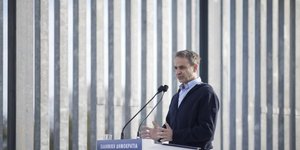 Ο Κυριάκος Μητσοτάκης στον φράχτη του Έβρου