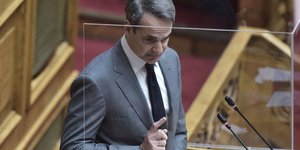 Ο Κυριάκος Μητσοτάκης από το βήμα της Βουλής