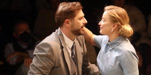 Ο Αλέξανδρος Μπουρδούμης και η Λένα Δροσάκη επί σκηνής