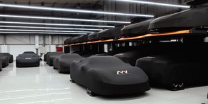 Aποθήκη με supercars εκατομμύριων 