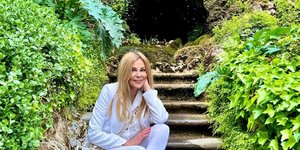 Η Άνα Ομπρεγόν με λευκό outfit