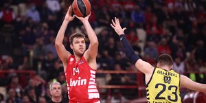 Ο Βεζένκοφ σε προσπάθεια από το ματς της regular season με τη Φενέρ στο ΣΕΦ