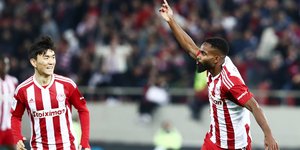 Νίκη με ανατροπή για τον Ολυμπιακό επί του ΠΑΟΚ για την 3η αγωνιστική των πλέι οφ της Super League