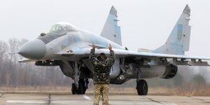 Ουκρανία: Η Πολωνία παρέδωσε τα πρώτα καταδιωκτικά αεροσκάφη MiG-29 στο Κίεβο