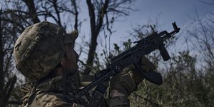 Ουκρανός στρατιώτης πολεμά στο Ντονέτσκ