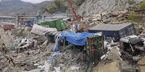 Κατολίσθηση στα σύνορα Πακιστάν με Αφγανιστάν-Φωτογραφία AP